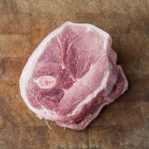 Rôti d’épaule de porc avec os La Maison des viandes Boucherie spécialisée
